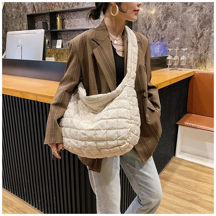2022 New Winter Soft Down Fabric Shoulder Bag Branded Quality Women's Designer Big Capacity Underarm Pack Large Female Purses