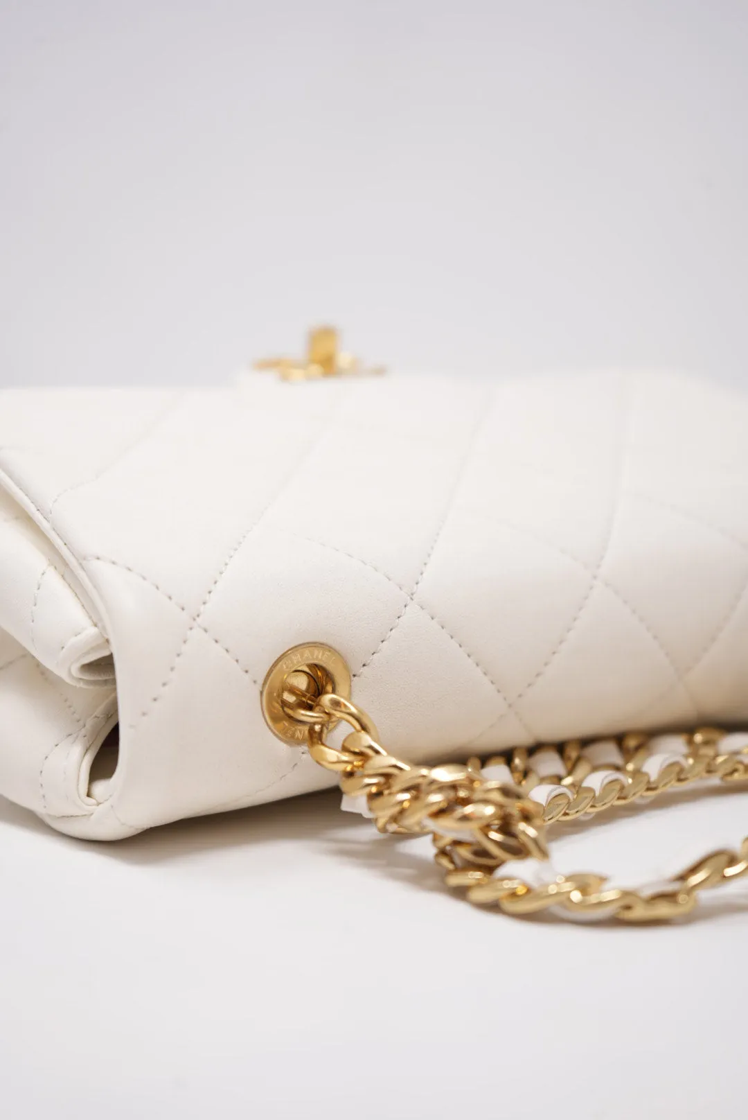 Pre-Owned Chanel SMALL FLAP BAG WITH TOP HANDLE White